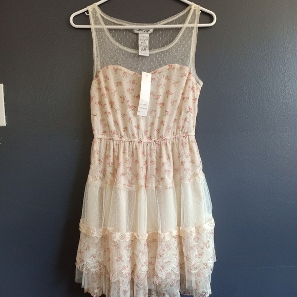 COPY - Urban Outfitters - ultra pink